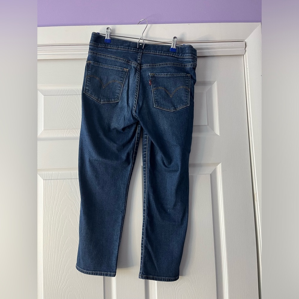 Levi pull on capri jeans in size 30 - Picture 2 of 3